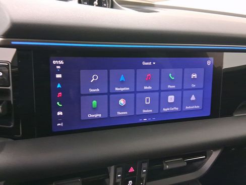 Used 2025 Porsche Macan Electric RWD image 22