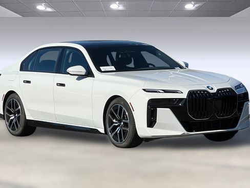 New 2025 BMW 740i image 6