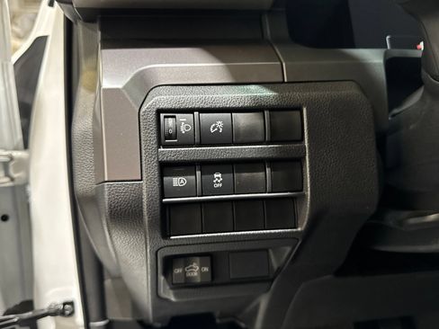 Used 2025 Toyota Tacoma SR5 AWD/4WD image 26