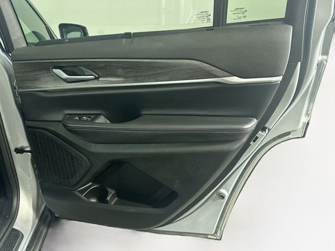 Used 2024 Jeep Grand Cherokee L Limited w/ Luxury Tech Group II image 34