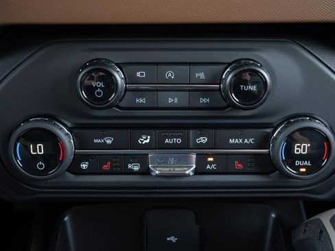 Used 2024 Ford Bronco Outer Banks AWD/4WD image 41
