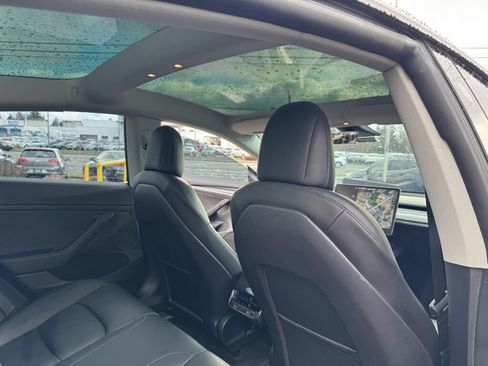 Used 2022 Tesla Model 3 Performance image 10