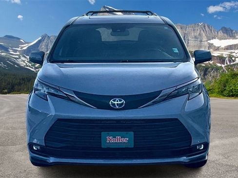 Used 2024 Toyota Sienna XLE Woodland Edition image 3
