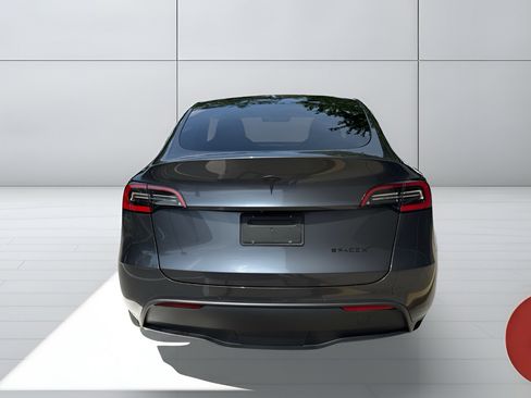 Used 2021 Tesla Model Y Long Range AWD/4WD image 6