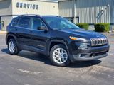 Used 2017 Jeep Cherokee Latitude image 2