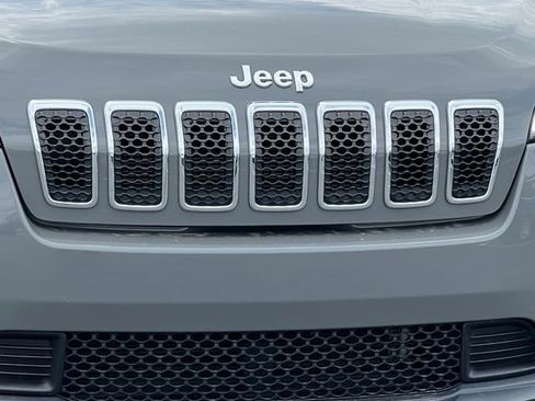 Used 2019 Jeep Cherokee Latitude Plus AWD/4WD image 40