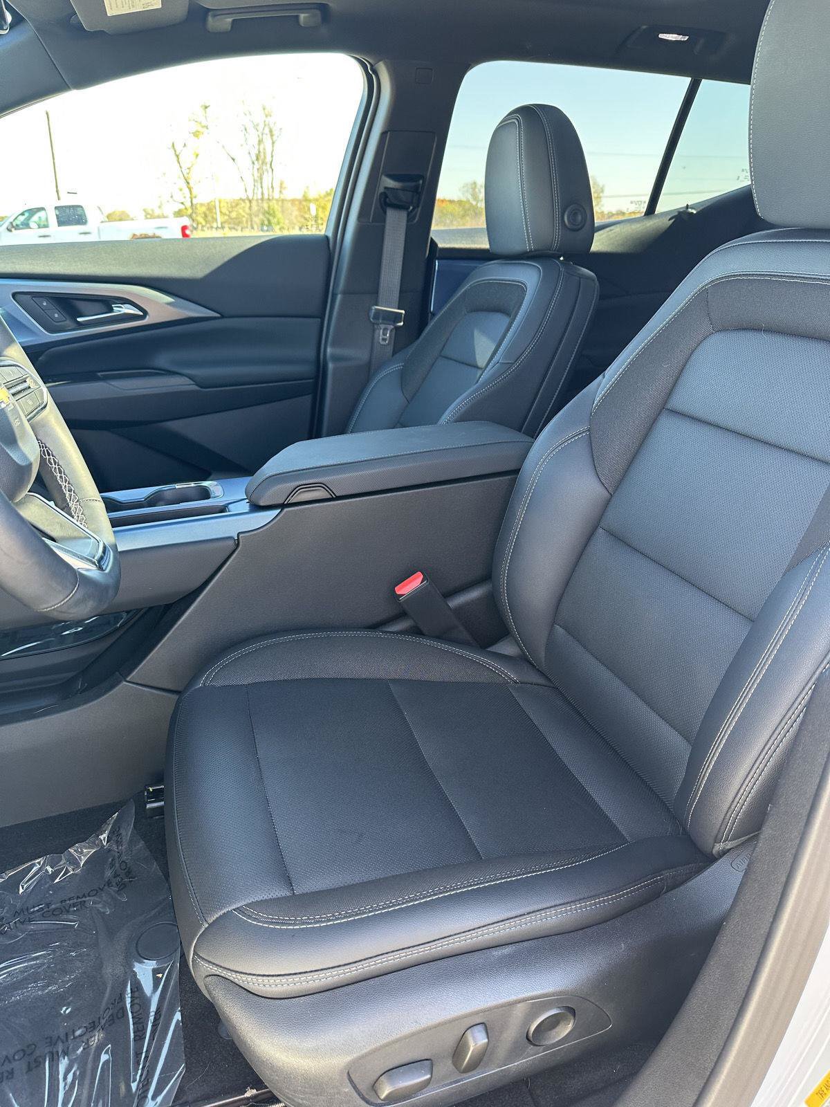 Certified 2025 Chevrolet Equinox EV LT w/ Convenience Package FWD image 23