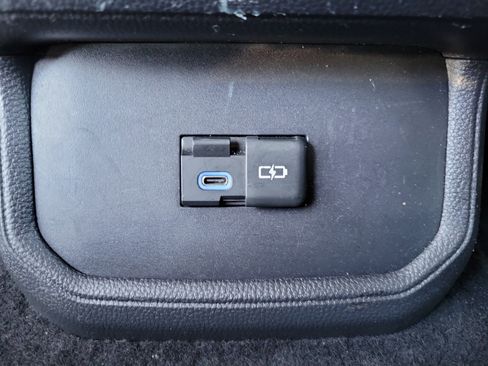 Used 2022 Toyota Highlander LE image 11