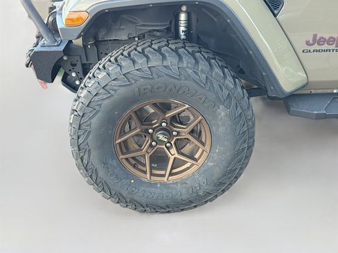 Used 2020 Jeep Gladiator Rubicon w/ LED Lighting Group AWD/4WD image 11
