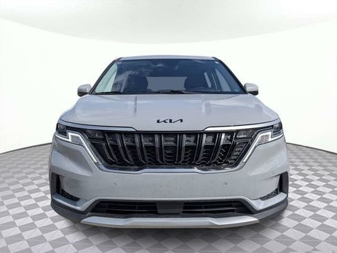 Used 2024 Kia Carnival EX FWD image 8