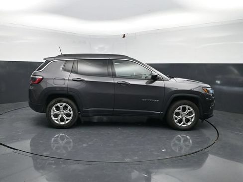 Used 2024 Jeep Compass Latitude AWD/4WD image 10