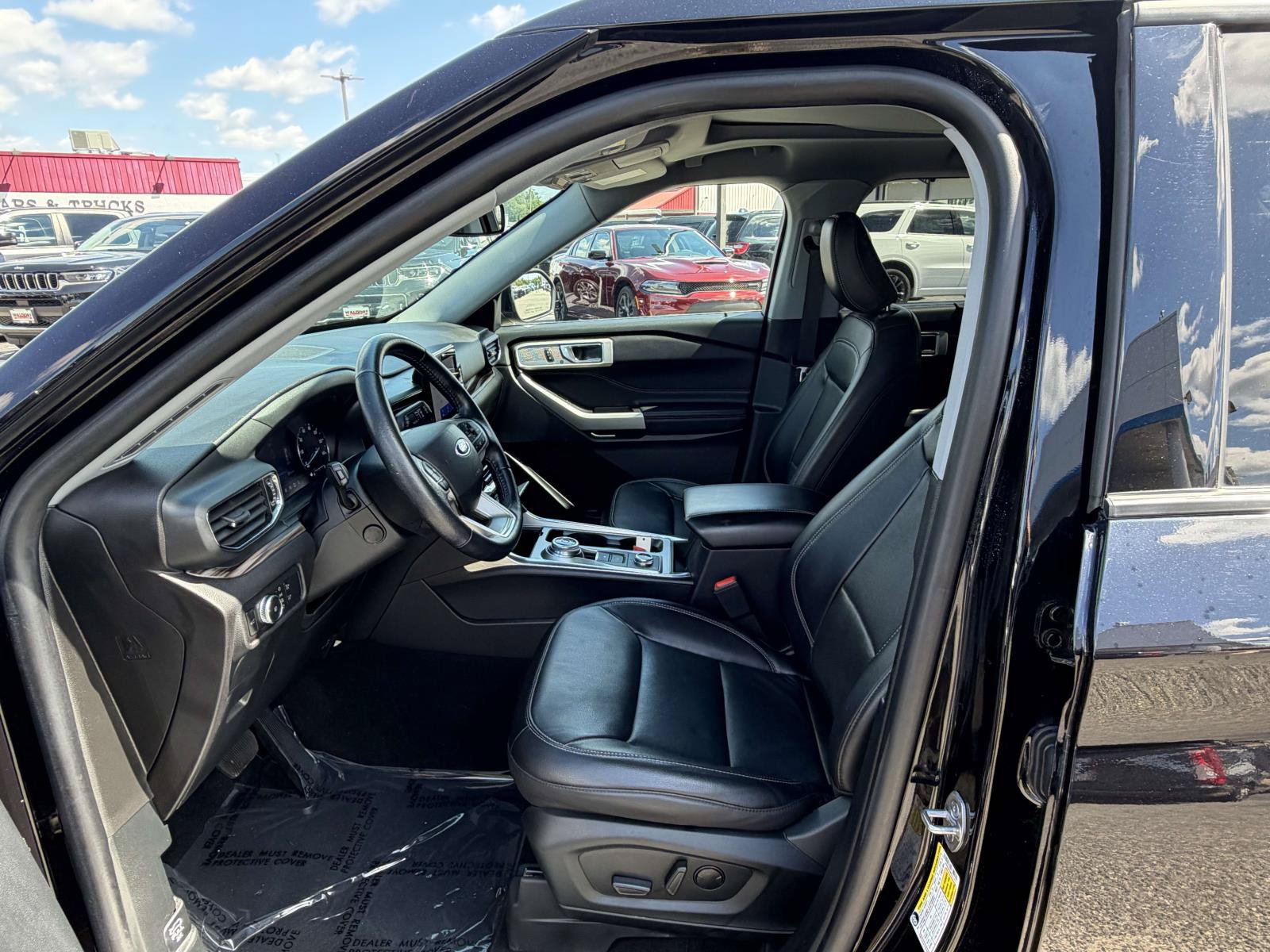Used 2022 Ford Explorer Limited w/ Equipment Group 301A AWD/4WD image 25