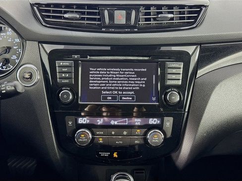 Used 2021 Nissan Rogue Sport SL FWD image 35