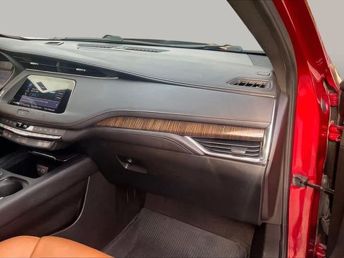 Used 2020 Cadillac XT4 Premium Luxury FWD image 18