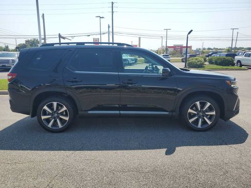 Used 2024 Honda Pilot Touring image 8