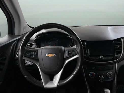 Used 2019 Chevrolet Trax LT w/ LT Convenience Package FWD image 10