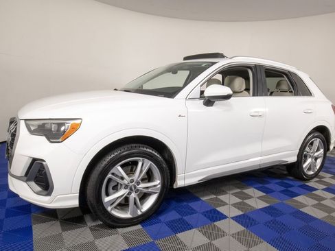 Used 2020 Audi Q3 2.0T Premium w/ Convenience Package AWD/4WD image 1