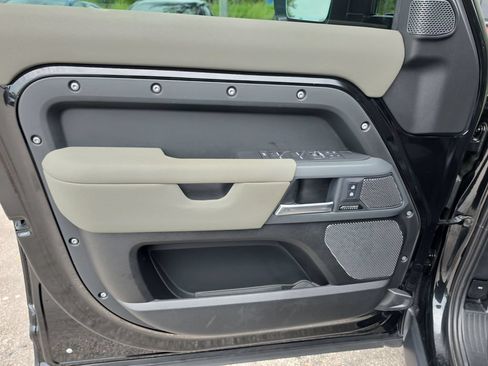 Used 2023 Land Rover Defender 110 X-Dynamic SE AWD/4WD image 11