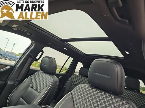 Used 2025 GMC Acadia Denali AWD/4WD image 19
