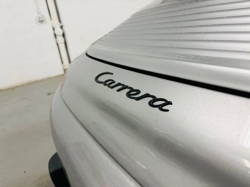 Used 2001 Porsche 911 Carrera RWD image 9