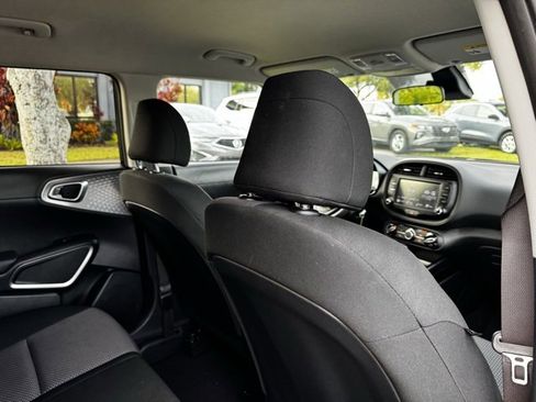 Used 2024 Kia Soul LX w/ Option Group 015 image 16