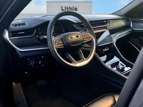 Used 2024 Jeep Grand Cherokee Limited 4xe image 2