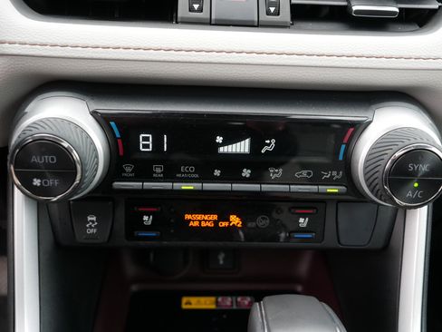 Used 2022 Toyota RAV4 Limited image 23