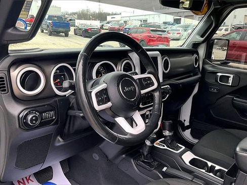 Used 2021 Jeep Gladiator Sport image 13
