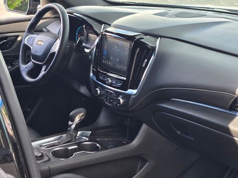 Used 2023 Chevrolet Traverse LT image 8