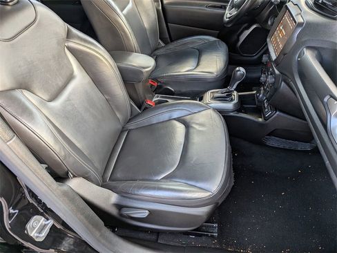 Used 2021 Jeep Renegade Limited image 25