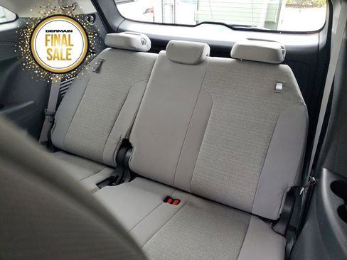 Used 2025 Toyota Sienna LE image 18