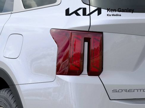 New 2026 Kia Sorento S FWD image 11