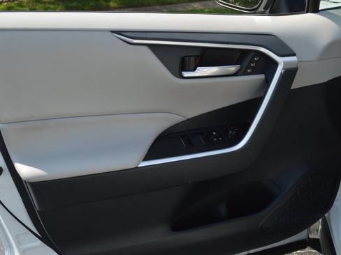 Used 2019 Toyota RAV4 XLE Premium w/ Cold Weather Package AWD/4WD image 13