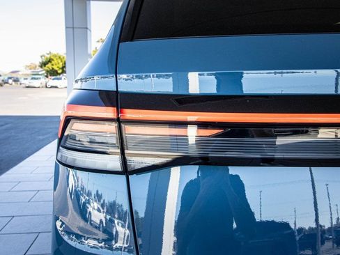 New 2026 Volkswagen Taos SE image 13