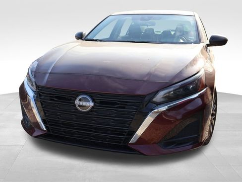 Used 2025 Nissan Altima 2.5 SV image 2