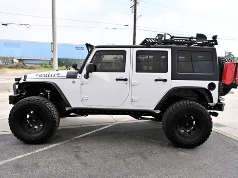 Used 2015 Jeep Wrangler Unlimited Sport image 4
