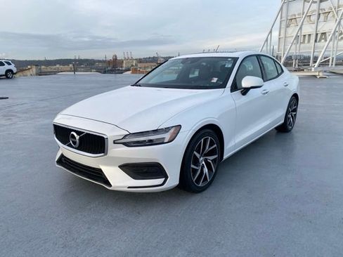 Used 2020 Volvo S60 T5 Momentum w/ Protection Package Premier image 4