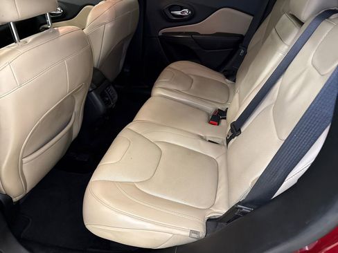 Used 2016 Jeep Cherokee Limited w/ Luxury Group FWD image 17