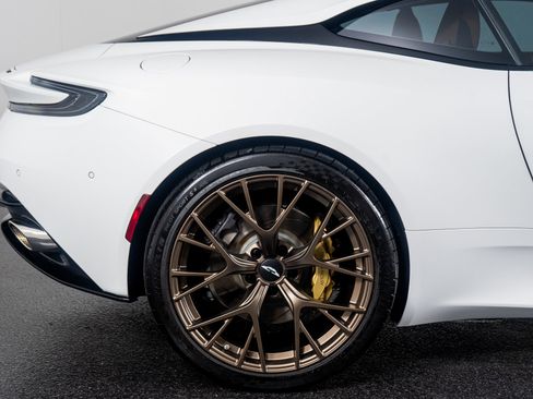 Used 2025 Aston Martin DB12 Coupe image 8