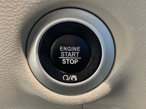 Used 2022 Chrysler Pacifica Touring-L image 27