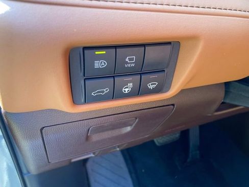 Used 2020 Toyota Highlander Platinum image 17