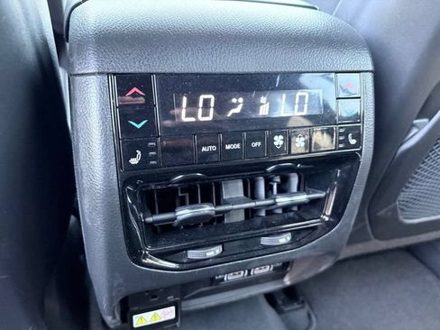 Used 2023 Jeep Grand Cherokee Overland w/ Advanced Protech Group III AWD/4WD image 9