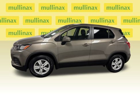 Used 2020 Chevrolet Trax LS w/ Tint and Cruise Package image 9