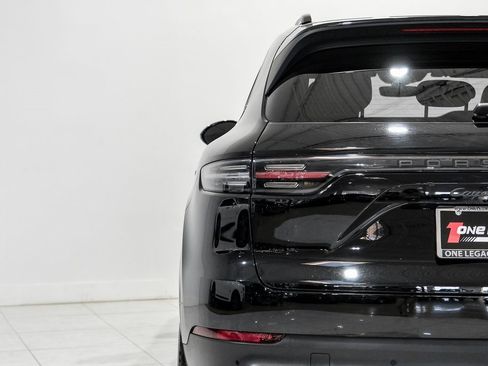 Used 2023 Porsche Cayenne S Platinum w/ Premium Package Plus image 40