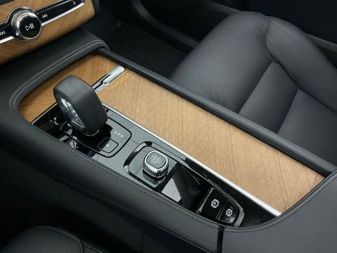 Certified 2024 Volvo XC90 B6 Plus image 15