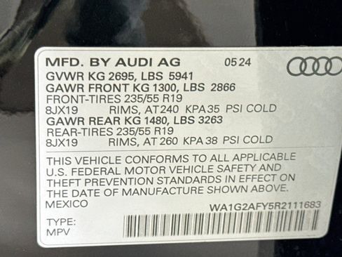 Used 2024 Audi Q5 e Premium w/ Convenience Package image 31