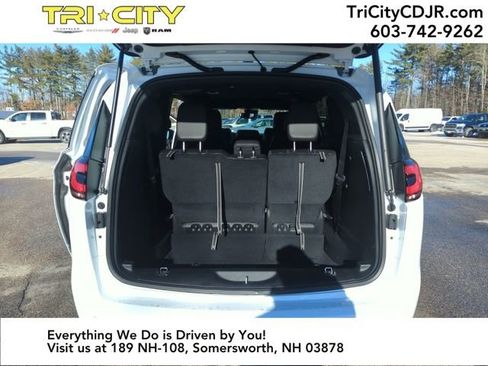 New 2026 Chrysler Pacifica Select image 21