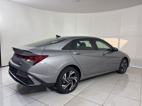 New 2025 Hyundai Elantra SEL FWD image 5