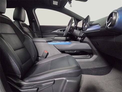 Used 2025 Chevrolet Equinox EV LT w/ Convenience Package image 14