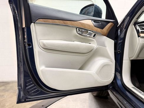 Used 2020 Volvo XC90 T8 Inscription w/ Protection Package Premier image 11